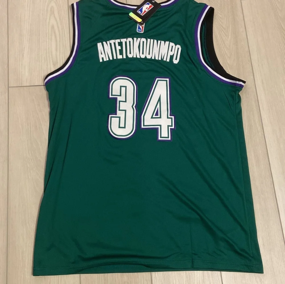 Basketball jerseys - Picture 3 of 4